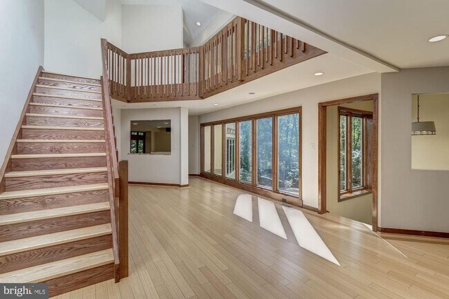 Building Photo - 1325 Darnall Dr