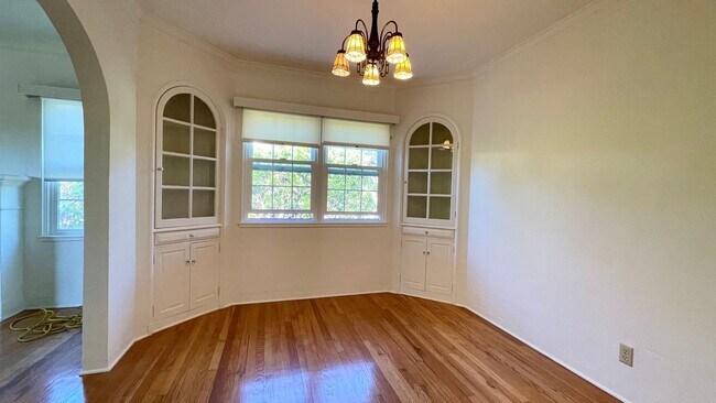 Building Photo - Single-Level 2-Bedroom 2-Bath House + Garage w/ Air Conditioning