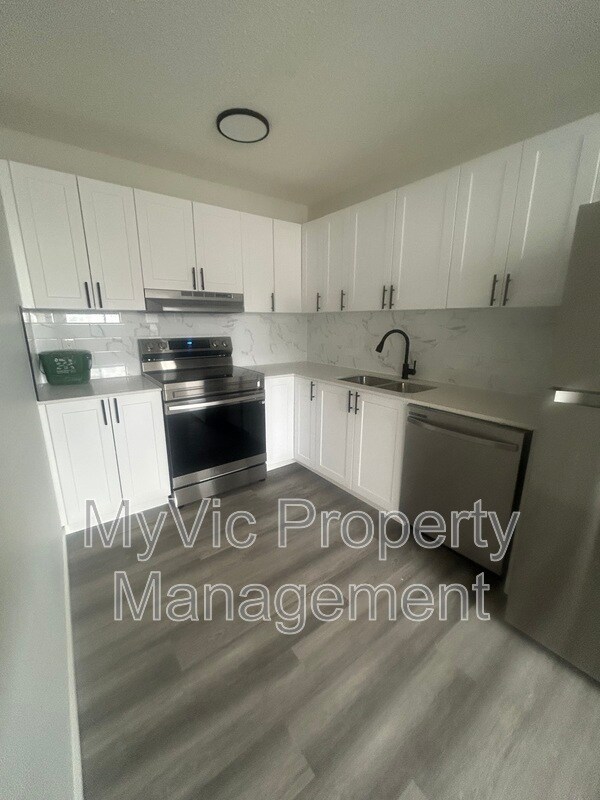 Building Photo - 11919-11101 101 St NW