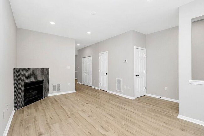 Foto del edificio - Renovated 2BD/2.5BA Townhome in Charlotte!