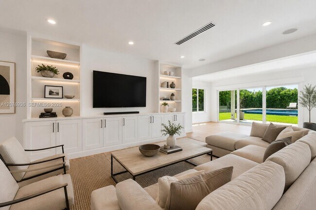 Building Photo - 740 S Shore Dr