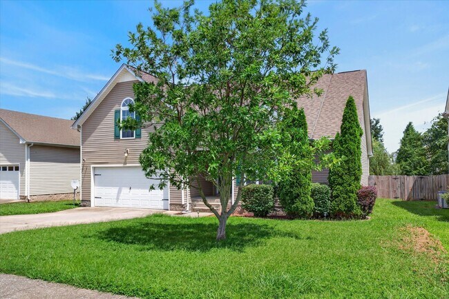 Building Photo - Pet Friendly Three Bedroom with Bonus!