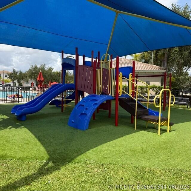 Foto del edificio - 894 NE 191st St