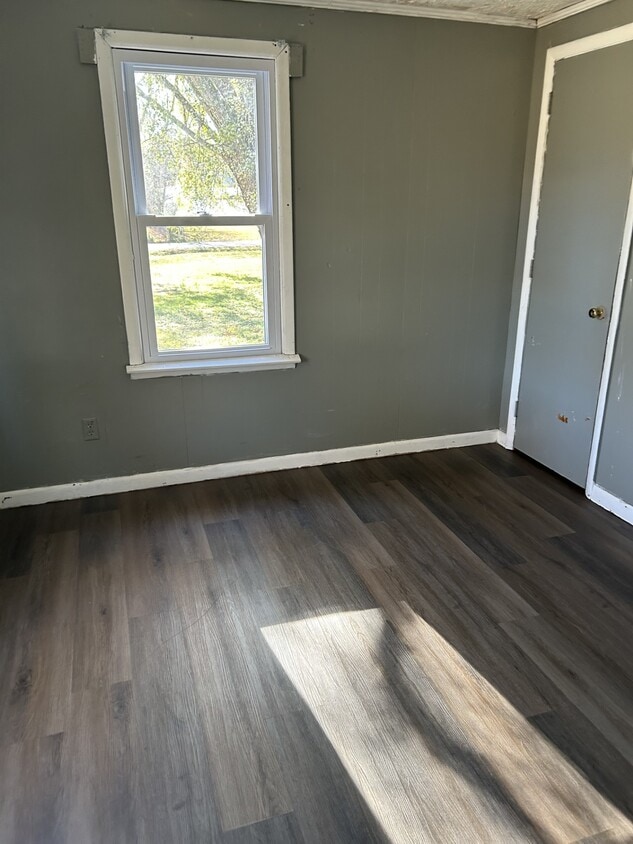 Building Photo - 604 Sanderson Dr