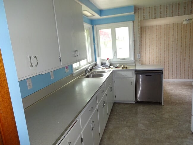 Building Photo - 3 bedroom house