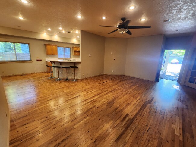 Building Photo - 2821 Woody Dr