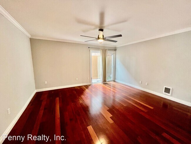 Building Photo - 1 br, 1 bath House - 5051 La Jolla Blvd. #110