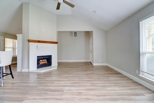Foto del edificio - 1321 Clover Dr