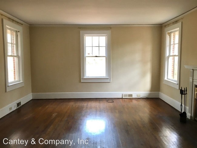 Building Photo - 2 br, 1 bath House - 831 Poinsettia Street