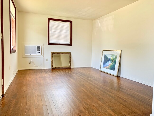 Building Photo - 443 3rd St NW