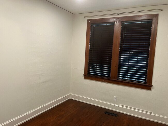Foto del edificio - 358 E Magnolia Ave