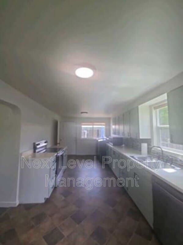 Foto del edificio - 1003 6th Ave W