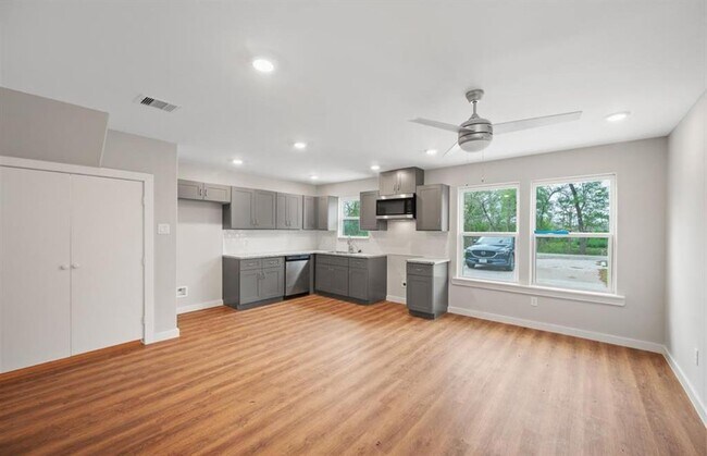 Foto del edificio - 8715 Bertwood St