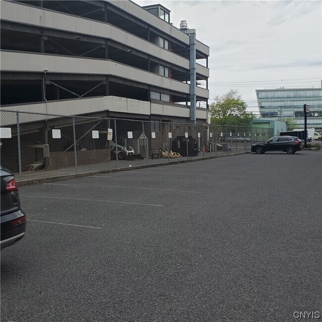 Building Photo - 709 E Genesee St