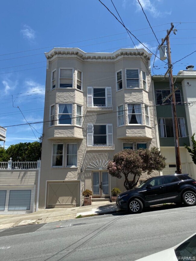 Building Photo - 2634 Octavia St