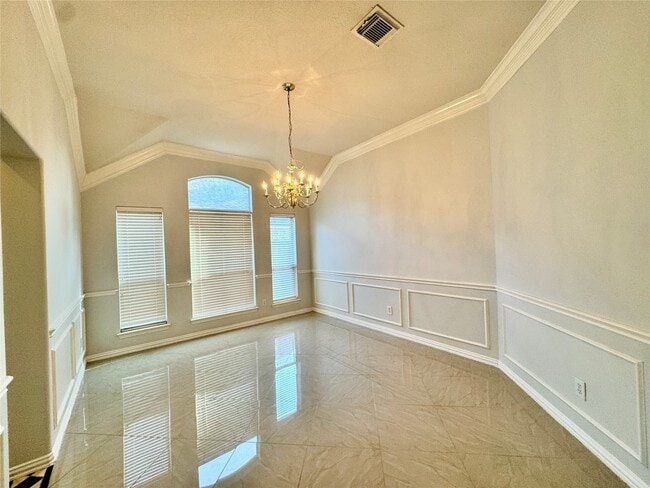 Building Photo - 2604 Hidden Creek Dr