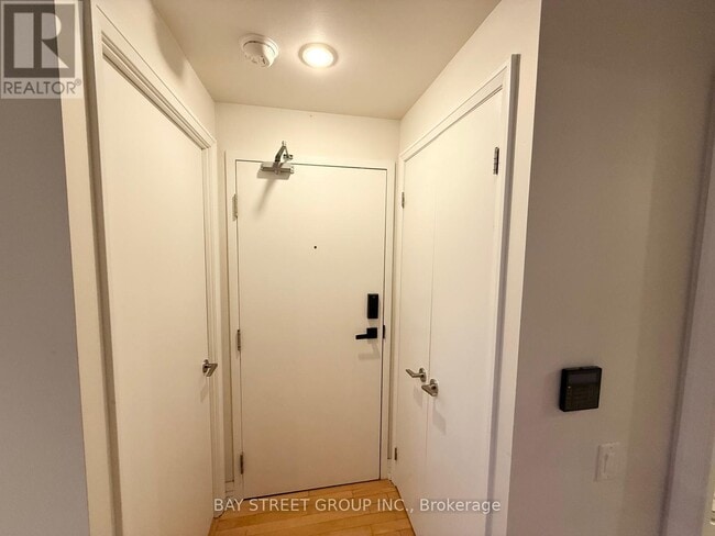 Photo du bâtiment - 21 Carlton St.