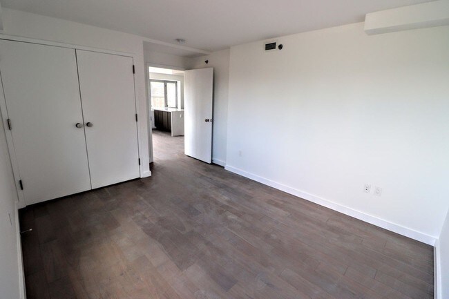 Building Photo - 107 Columbia Heights