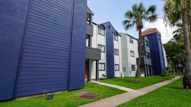 Building Photo - Windsor Manor