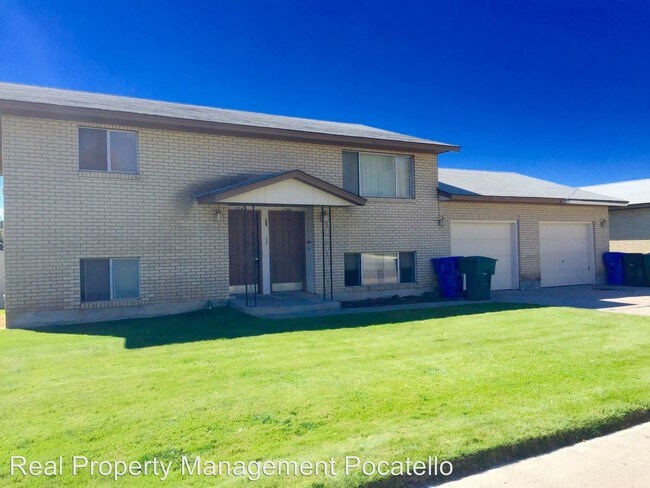 Building Photo - 1740 S Fairway Dr