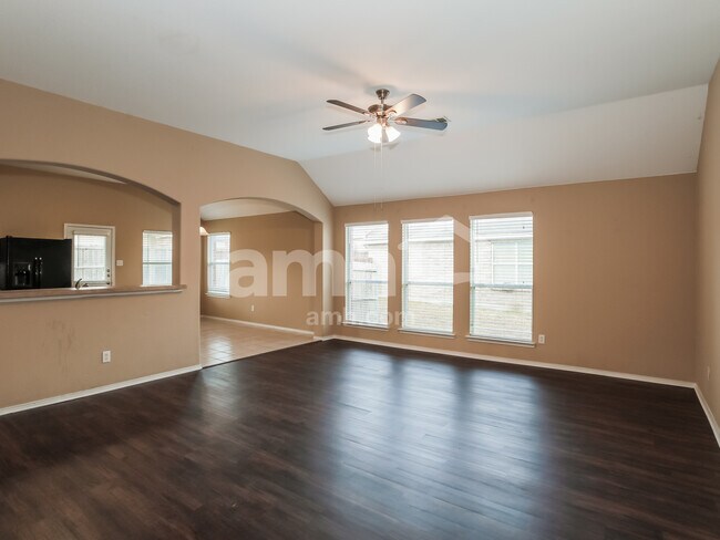 Foto del edificio - 2024 Shady Glen Trail