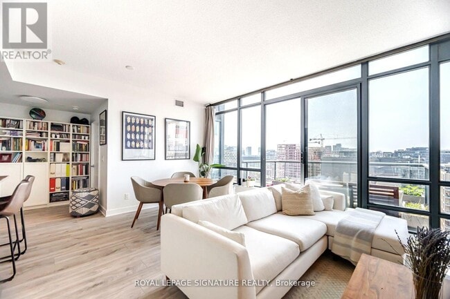 Photo du bâtiment - 438 King St W