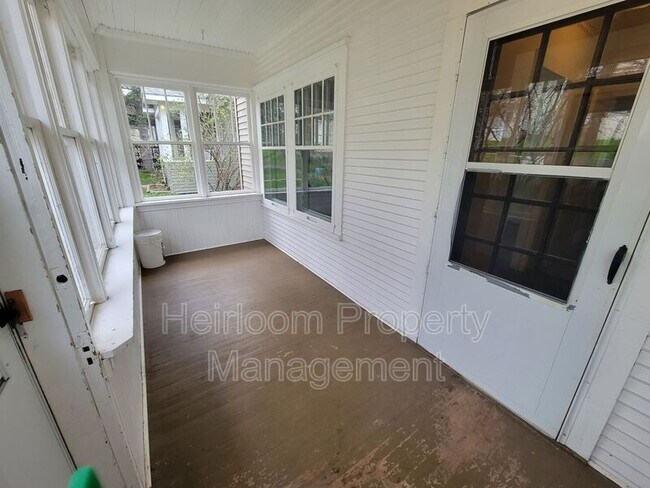 Foto del edificio - 1112 E 6th St