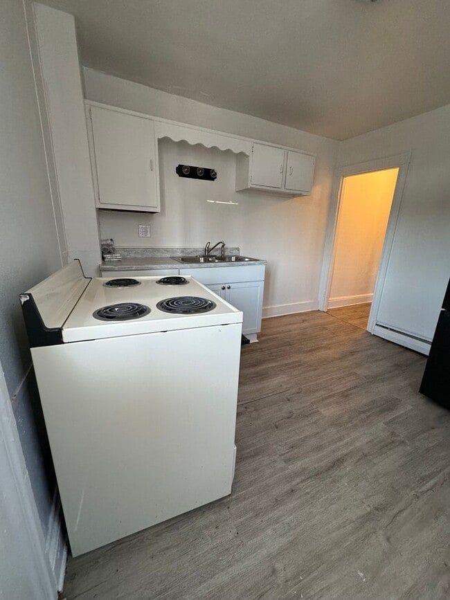 Building Photo - 623 Walnut St