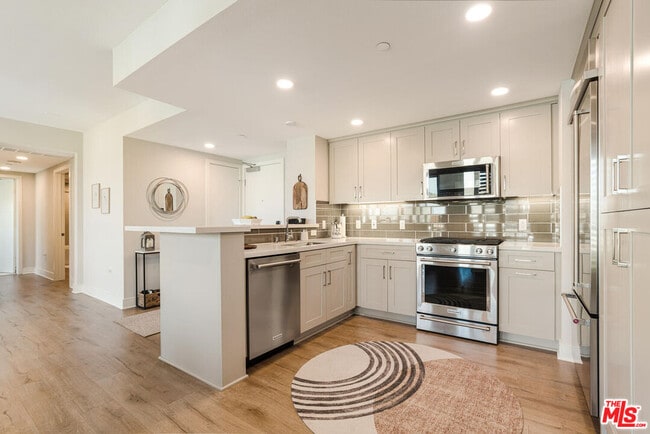 Building Photo - 6030 S Seabluff Dr