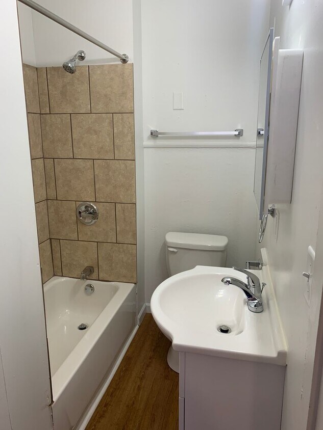 Available Now! 1st Floor, 1 Bedroom, Yard... - Available Now!  1st Floor, 1 Bedroom, Yard...