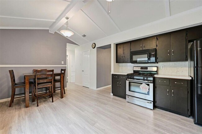 Foto del edificio - 1702 Cherry Orchard Dr