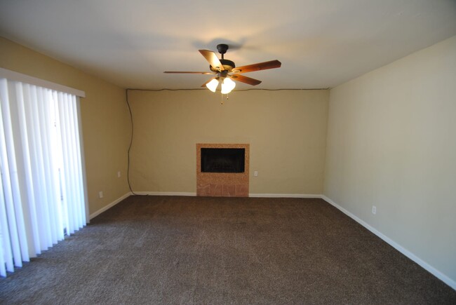 Building Photo - 2742 S Las Palmas