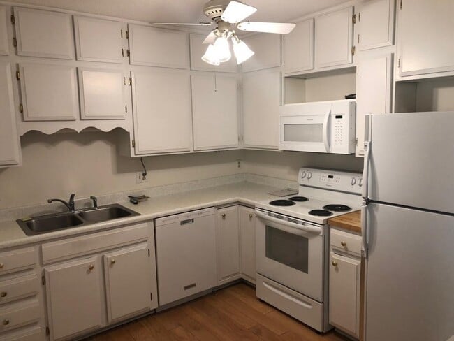 Building Photo - 4075 W 51st St