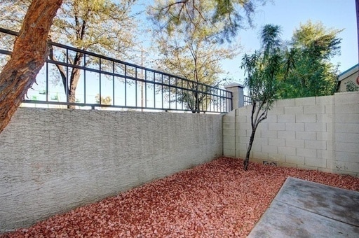 Building Photo - 2027 E University Dr