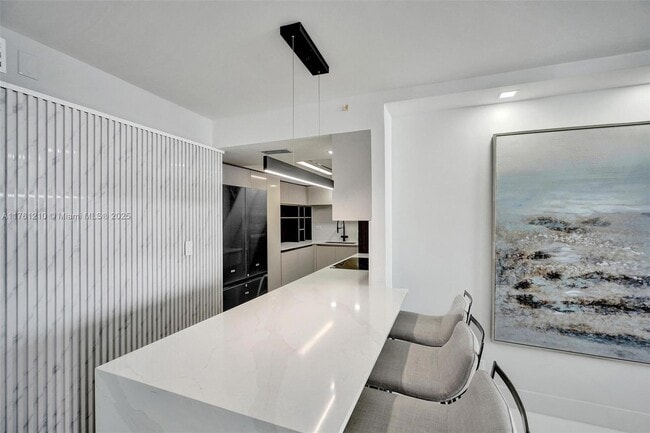 Foto del edificio - 6039 Collins Ave