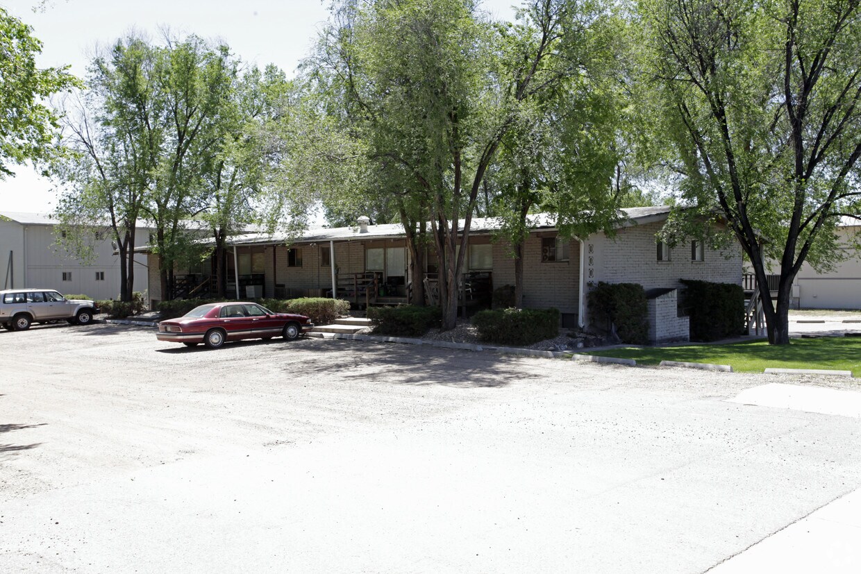 Building Photo - 701 Parker St