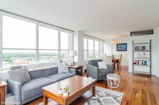 Foto del edificio - 655 W Irving Park Rd