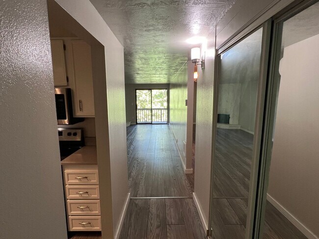 Foto del edificio - 2 Bedroom/ 1 Bath Unit- Available Sept 20,...