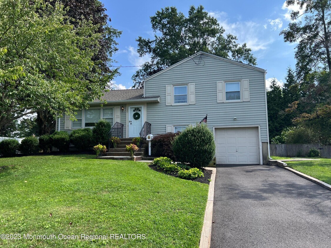 Foto principal - 120 Irwin Pl