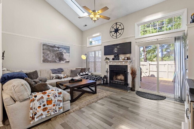 Foto del edificio - Golf course townhome in Glenwood