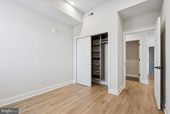 Building Photo - 2153 E Lehigh Ave