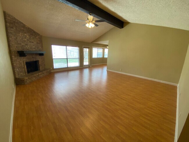 Foto del edificio - Charming 3-Bedroom Home Available for Rent!