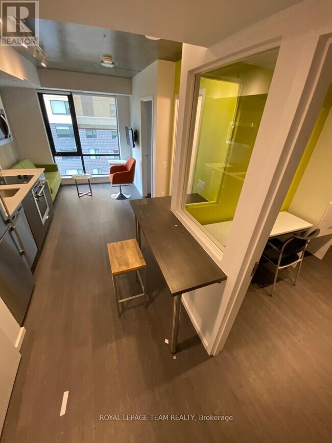 Photo du bâtiment - 105 Champagne Ave S