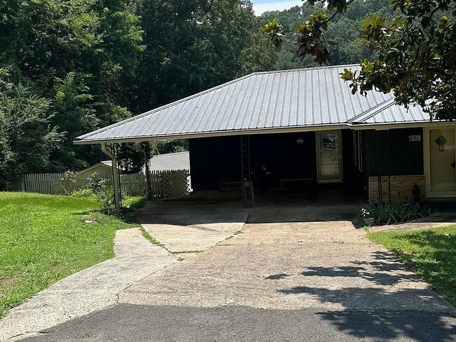 Building Photo - 1509 Circle Dr