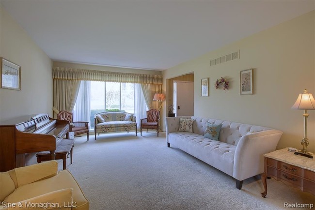 Building Photo - 35 Vernier Rd