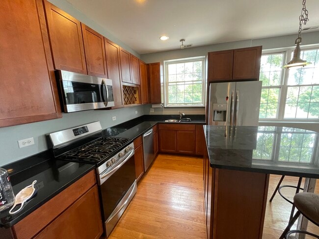 Building Photo - 6500 S Minerva Ave