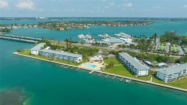 Building Photo - 771 John Ringling Blvd