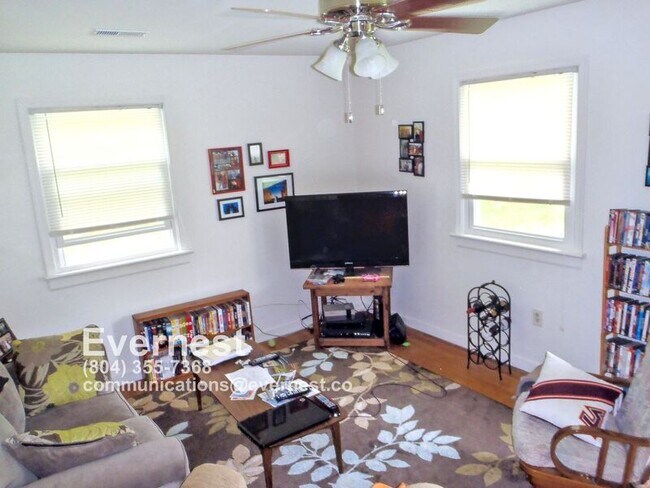 Foto del edificio - 2413 Hobart Rd