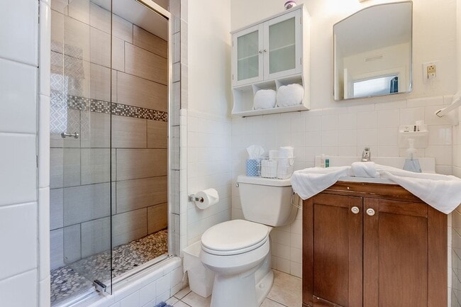Building Photo - Unique home