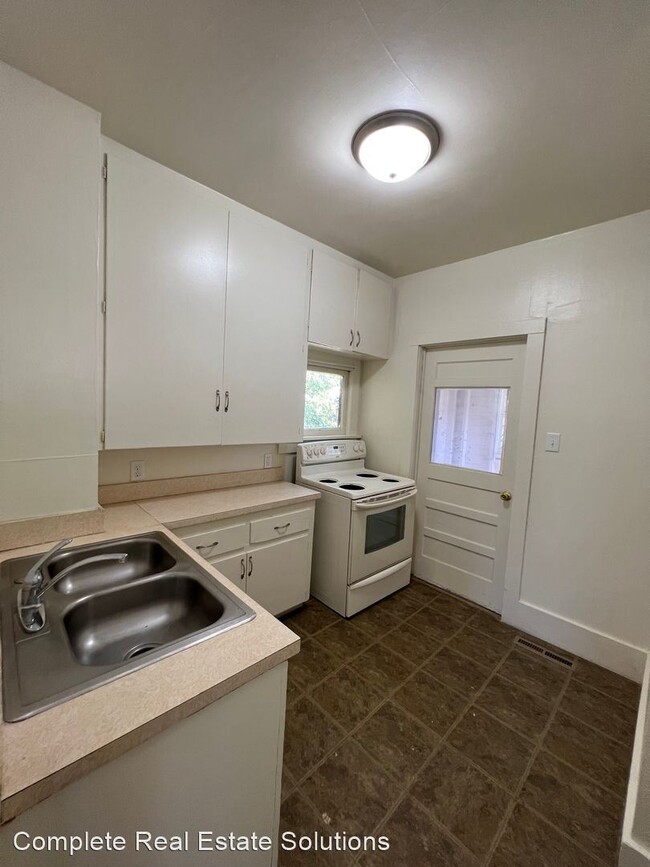 Building Photo - 2 br, 1 bath House - 218 W Spruce